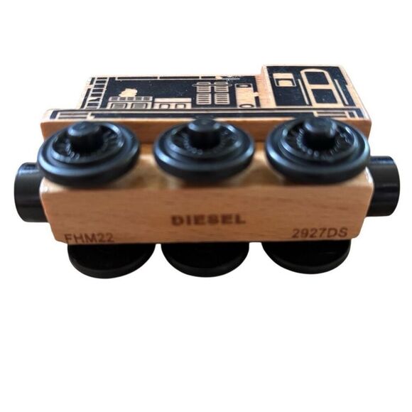 Thomas & Friends Wooden Railway Diesel FHM22 Wooden Engine 2012 - Picture 7 of 7